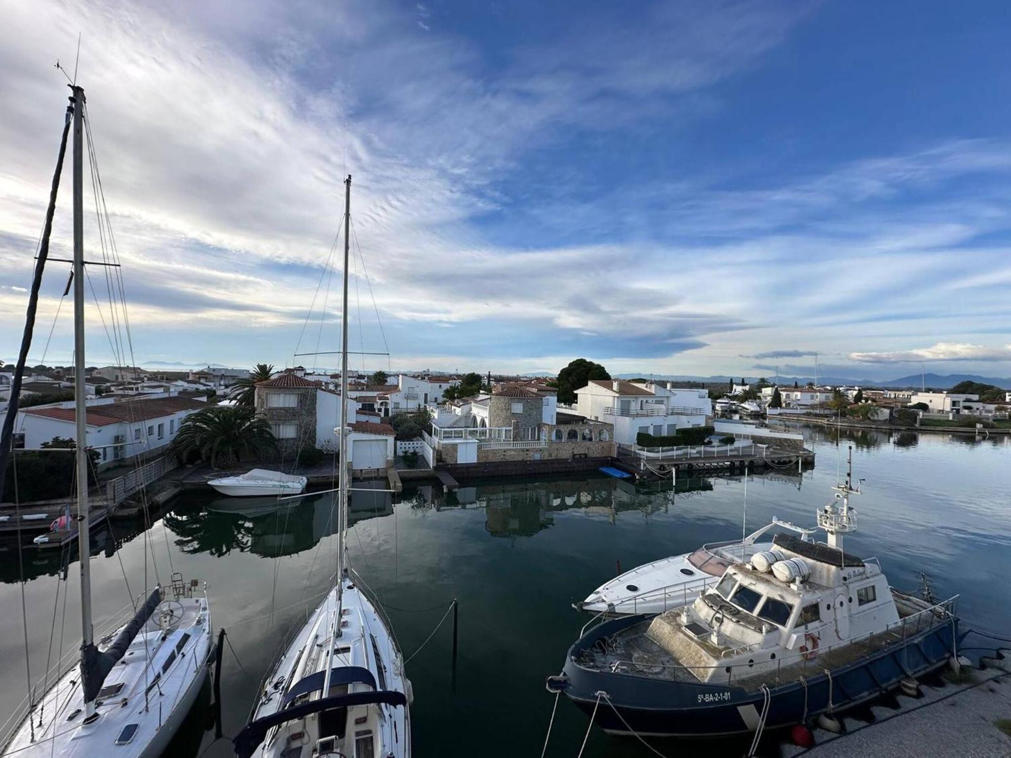 Apartamento En Roses Con Vistas Al Canal Y Piscina Екстер'єр фото
