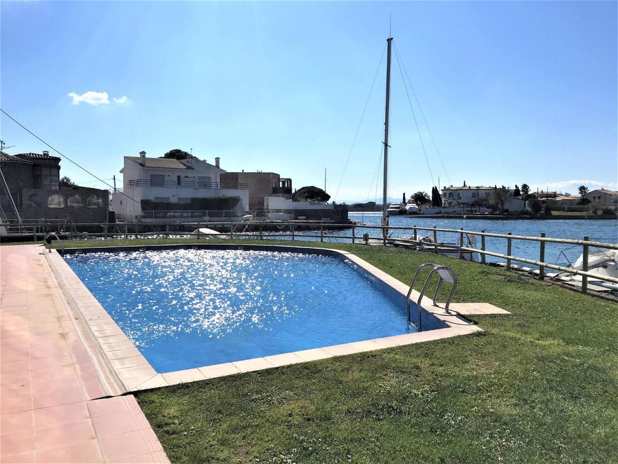Apartamento En Roses Con Vistas Al Canal Y Piscina Екстер'єр фото