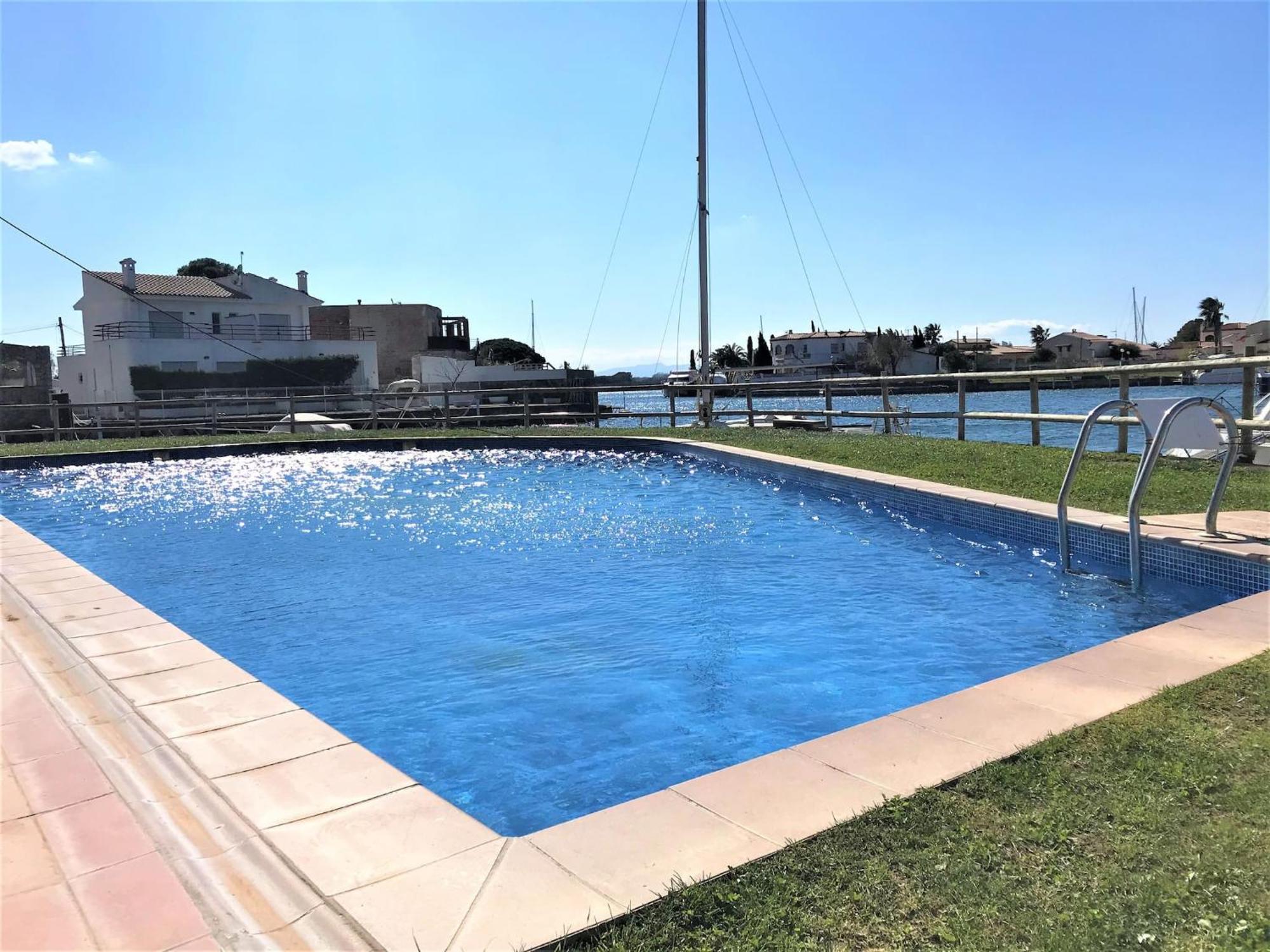 Apartamento En Roses Con Vistas Al Canal Y Piscina Екстер'єр фото