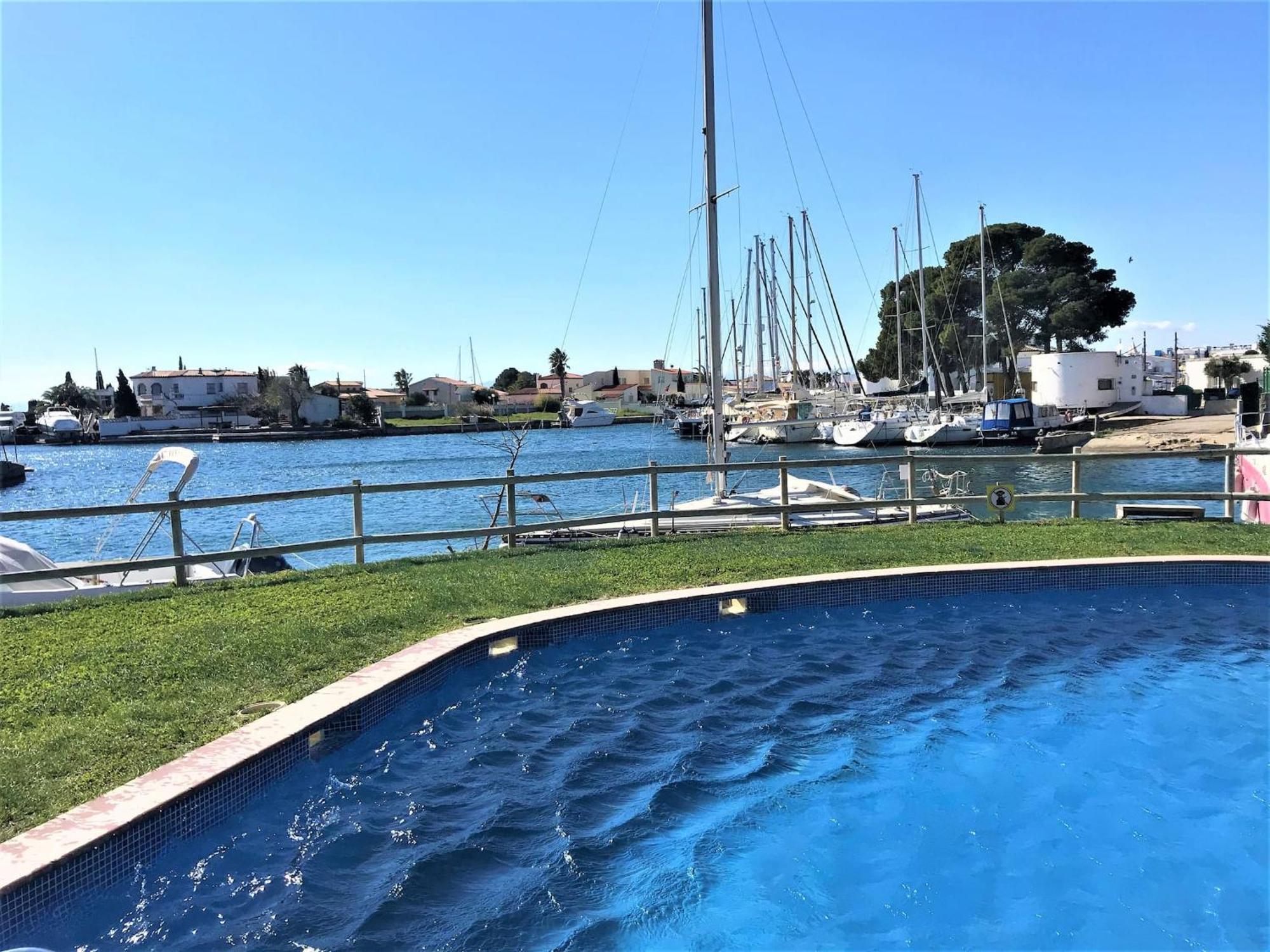 Apartamento En Roses Con Vistas Al Canal Y Piscina Екстер'єр фото