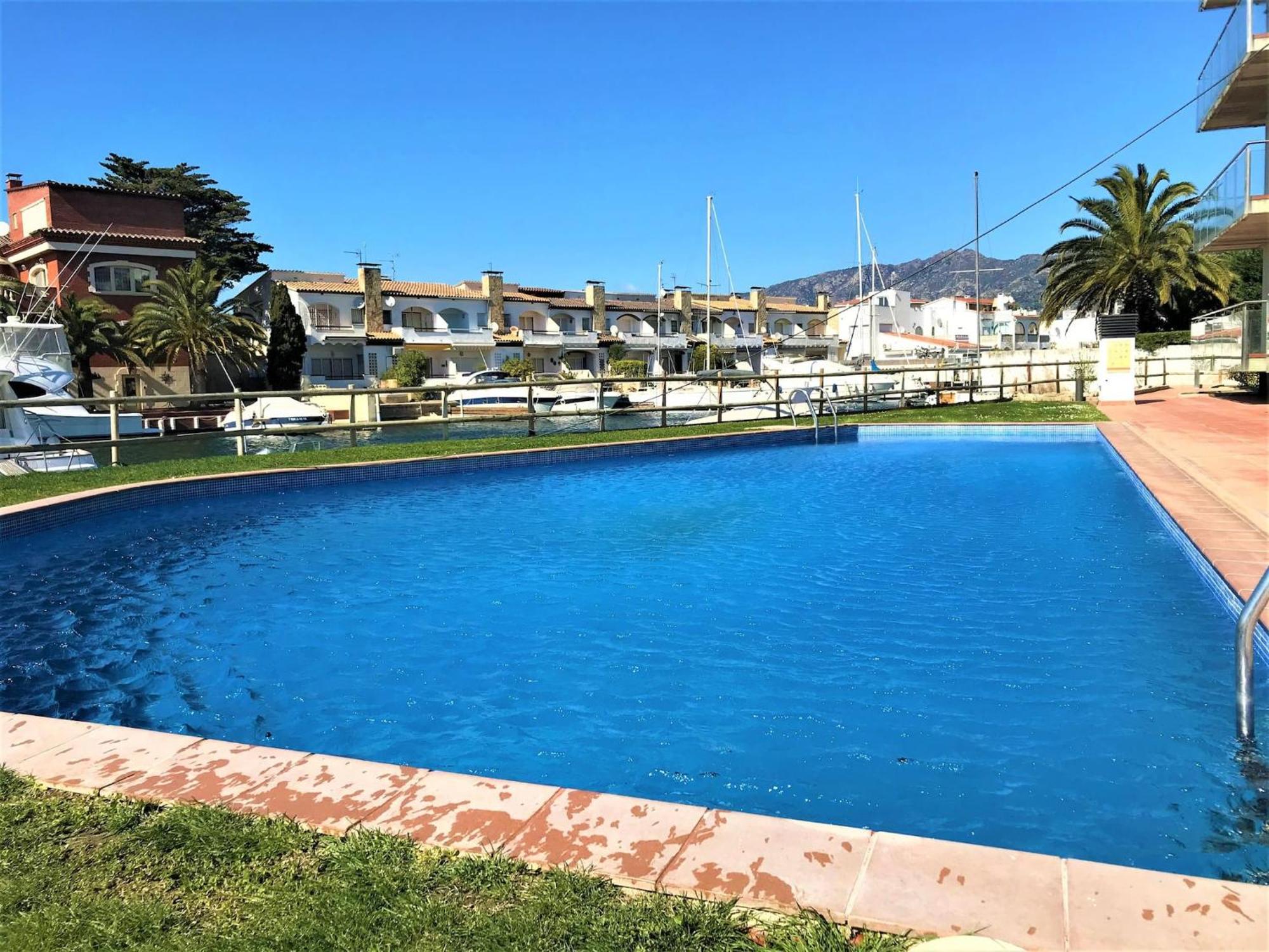 Apartamento En Roses Con Vistas Al Canal Y Piscina Екстер'єр фото