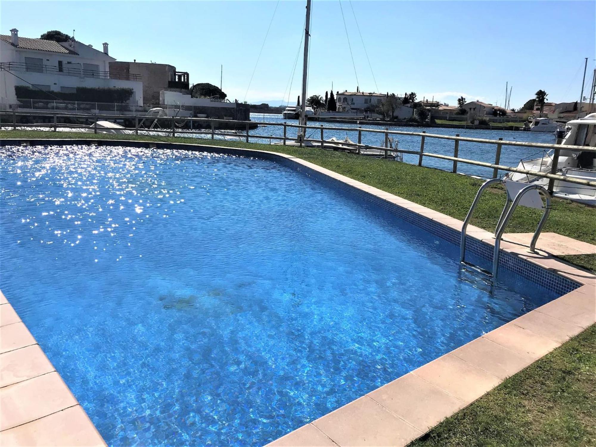 Apartamento En Roses Con Vistas Al Canal Y Piscina Екстер'єр фото