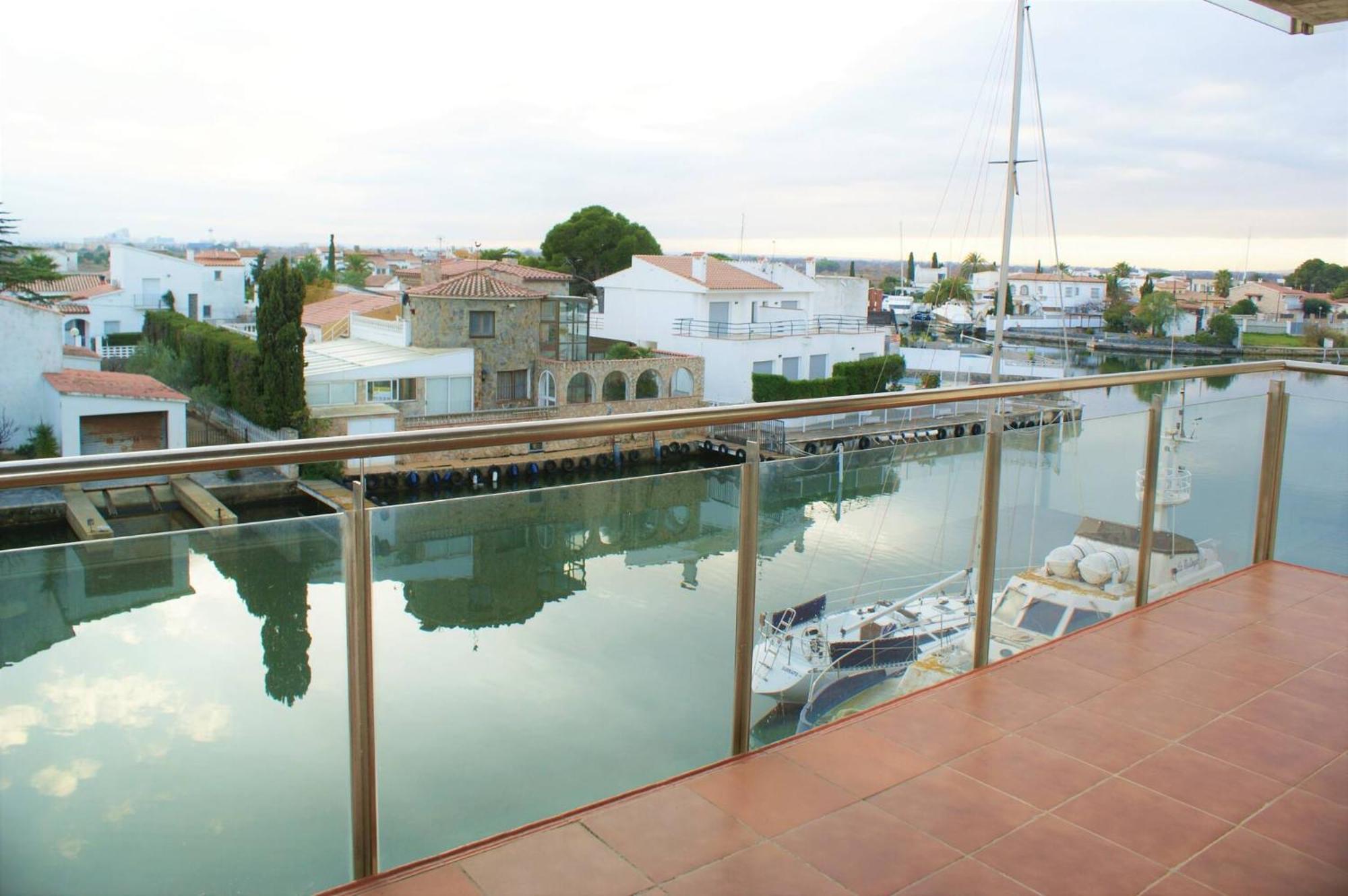 Apartamento En Roses Con Vistas Al Canal Y Piscina Екстер'єр фото